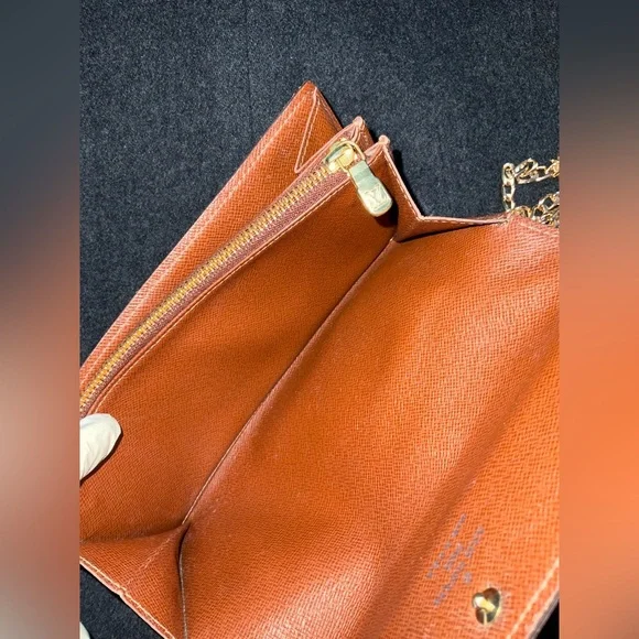 ✅AUTHENTIC LOUIS VUITTON WALLET - Picture 8 of 12